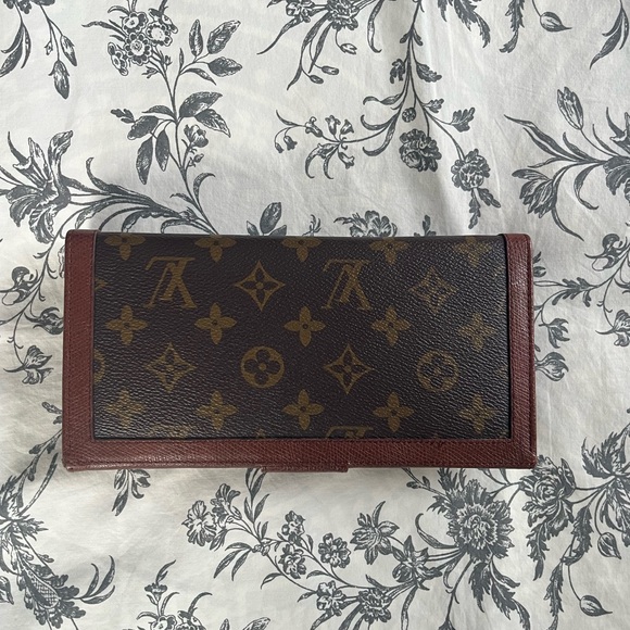 Louis Vuitton Monogram Key & Card Holder in Brown - Picture 6 of 6